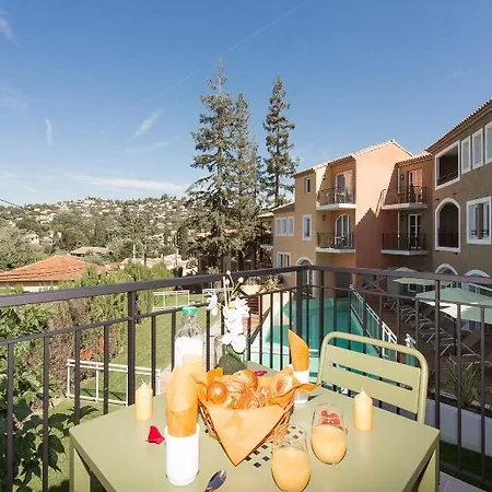 Adonis Aparthotel 4*