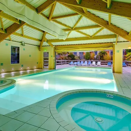 Adonis Aparthotel