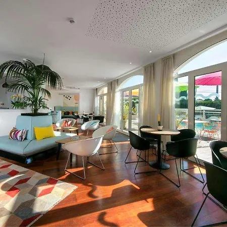 Aparthotel Adonis