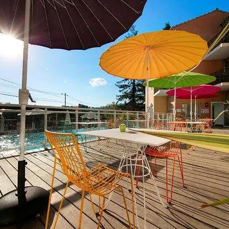 Adonis Aparthotel