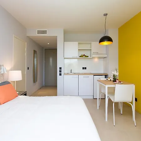 Adonis Aparthotel