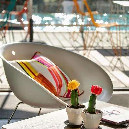Adonis Aparthotel
