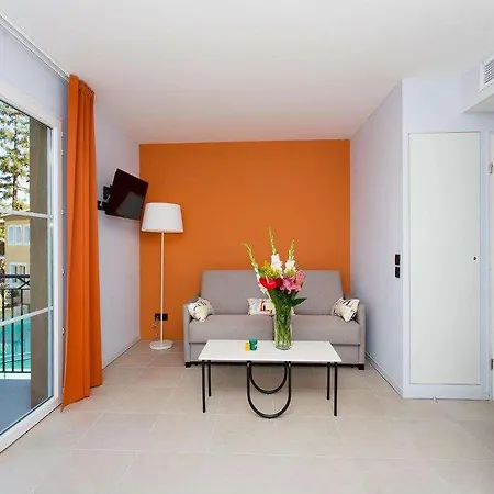 Aparthotel Adonis 4*